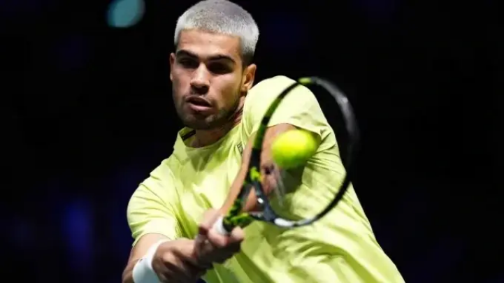 Carlos Alcaraz dừng bước ngay tại vòng hai Paris Masters